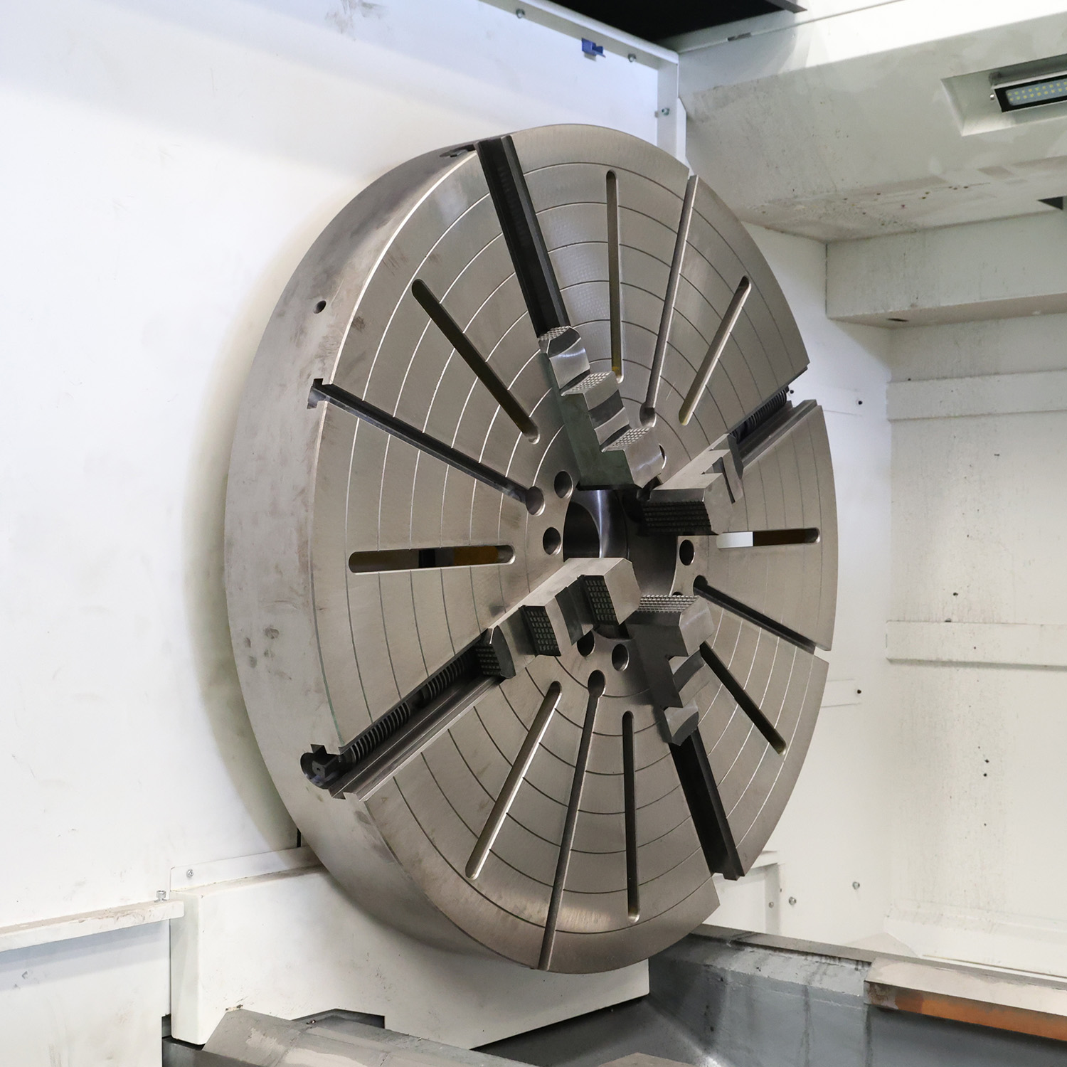 文章1-4-jaw chuck.jpg